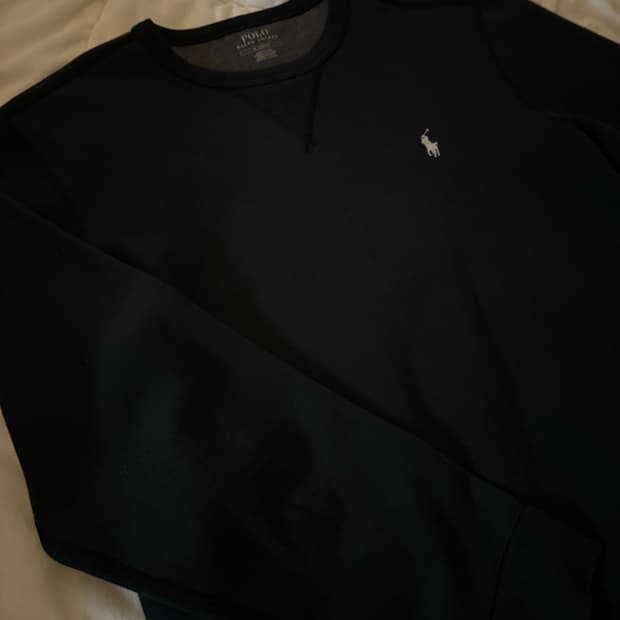 폴로 블랙 맨투맨