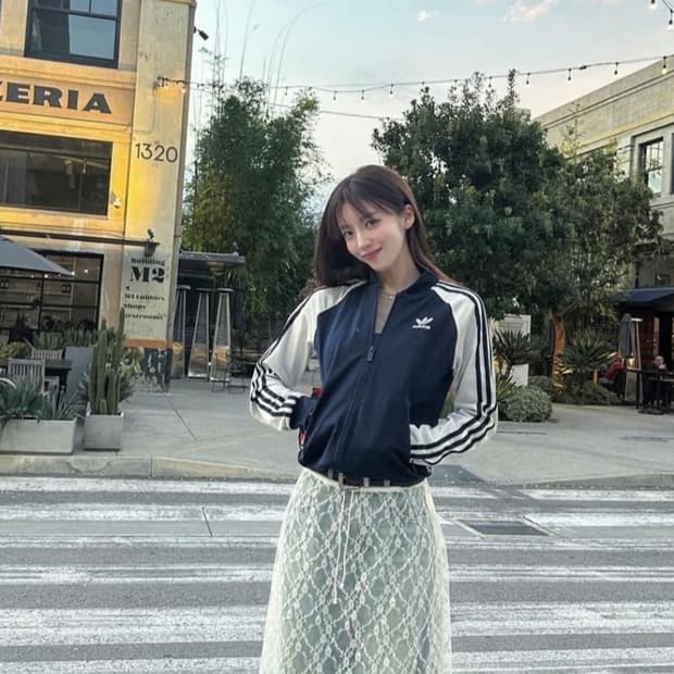 아디다스 빈티지 슈퍼걸 레오파드 트랙탑 홍지윤 져지 자켓 네이비