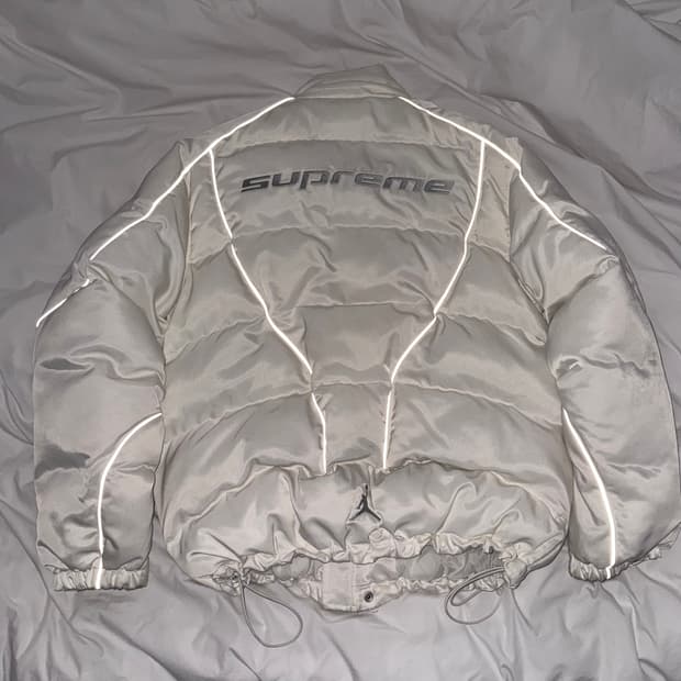 슈프림 조던 푸퍼 패딩 화이트 정품 (가격제안 가능)