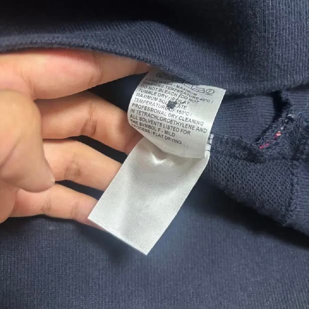 톰브라운 맨투맨6사이즈 팝니다