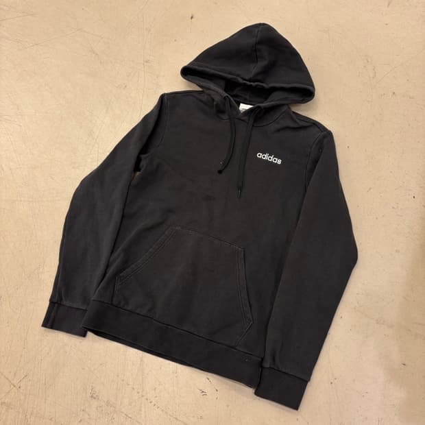 아디다스 스몰로고 블랙 후드티