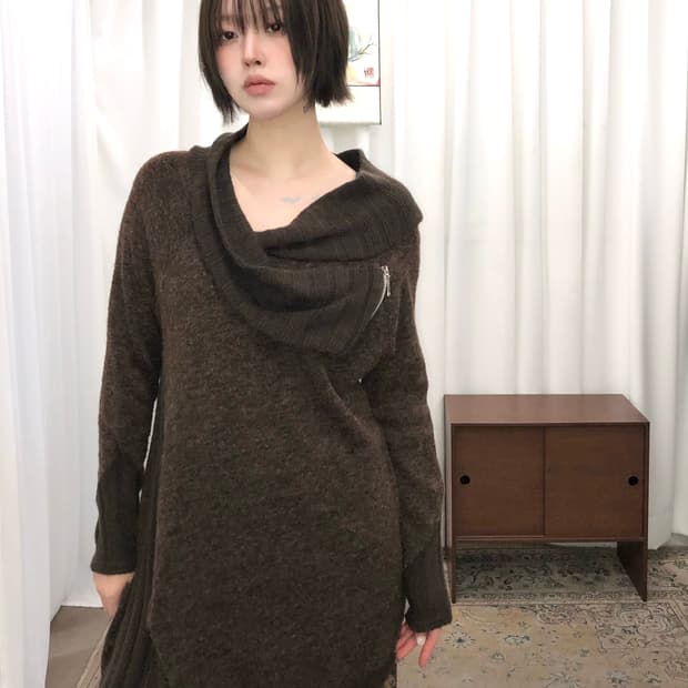 브라운 지퍼 디테일 니트