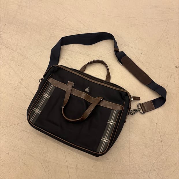 빈폴 체크 레더 크로스백