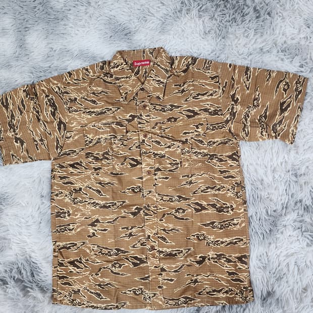 슈프림 타이거 카모 반팔 셔츠