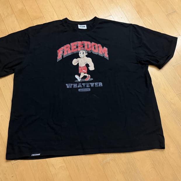프리덤 워킹 맨 프린팅 티셔츠 (블랙)