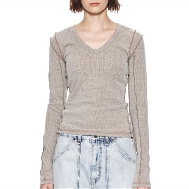 마뗑킴 니트 Matin Kim STITCH V NECK SLIM TOP