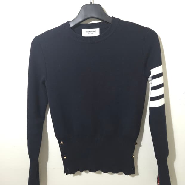 [새상품급] 톰브라운 여성 밀라노스티치 금장 니트 36 Size