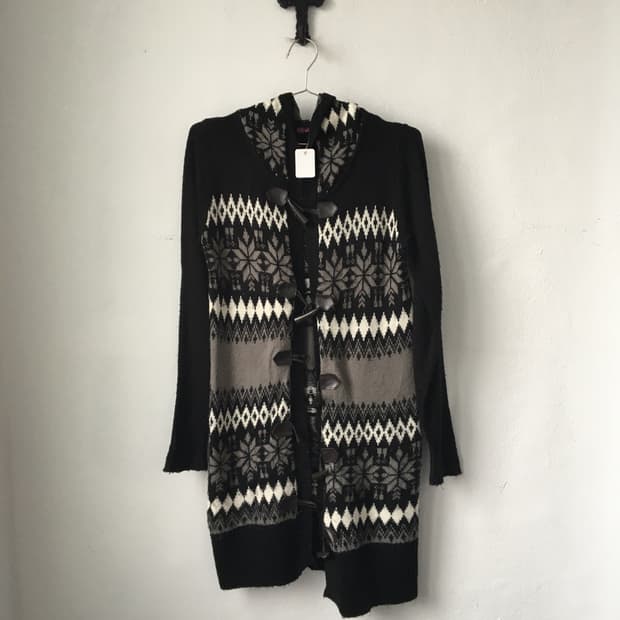 Snow pattern duffle button hood knit car