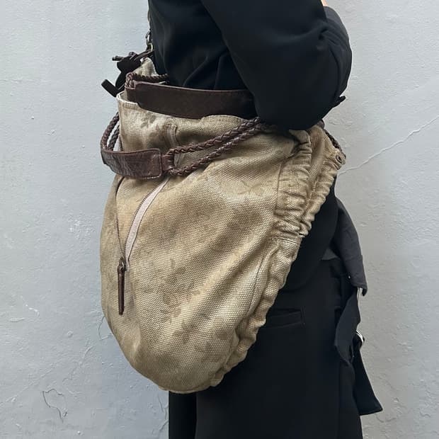 *rare design* 오리엔탈 레더 디테일 베이지 크로스백