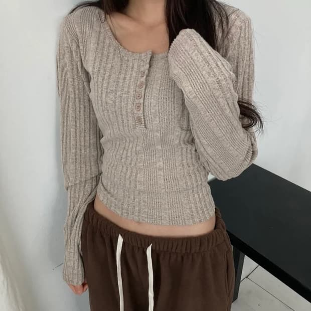 새상품) 유색 버튼 슬림 골지니트티