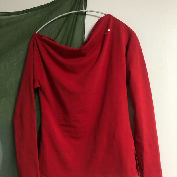 온스카 onska one-shoulder elastic t (red)