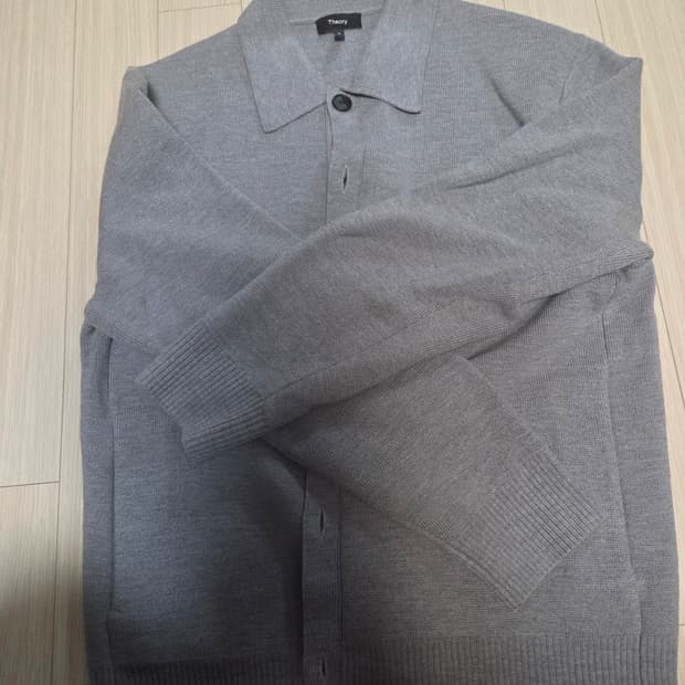 띠어리 23fw 카메룬 셔츠 가디건 그레이 m팝니다.