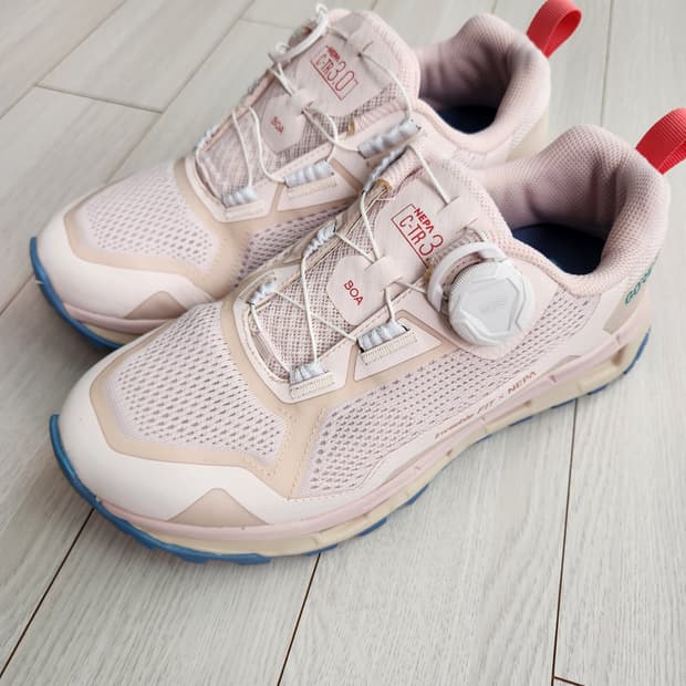 네파 다이얼 트레킹화 등산화 하이플로우 고어텍스 245

등산화/트레킹화