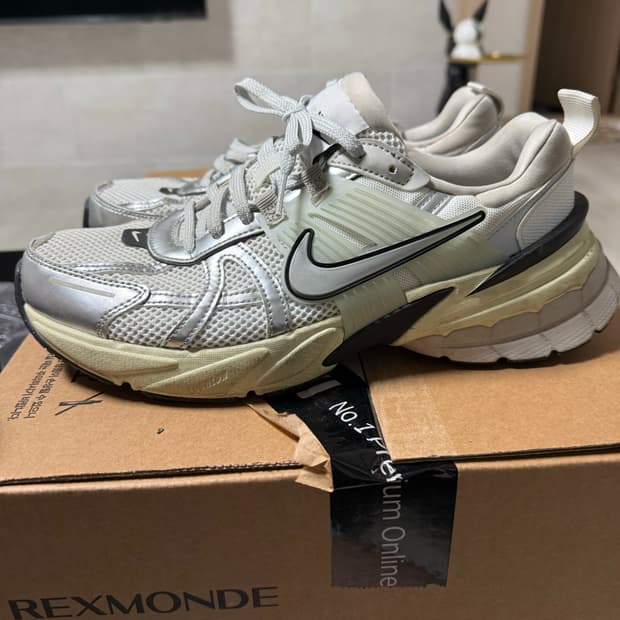 나이키 v2k 런테크 메탈릭 실버 270