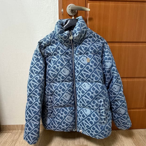 베이프 데님 모노그램 페퍼 다운 재킷블루