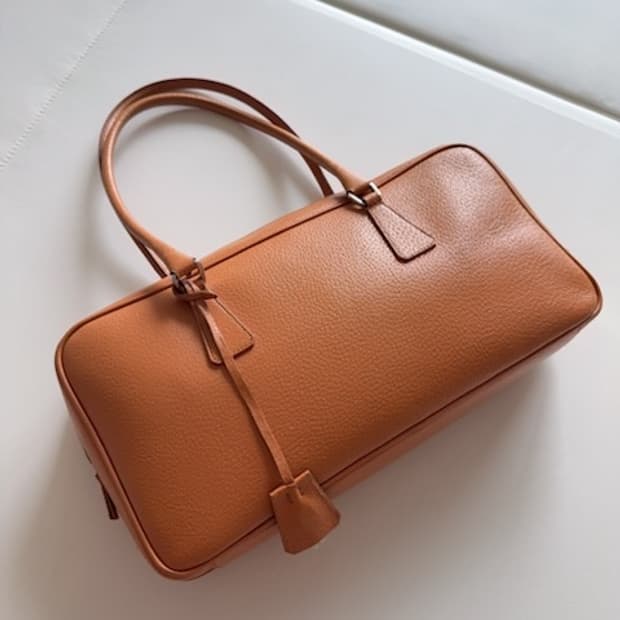 프라다 가죽 숄더백