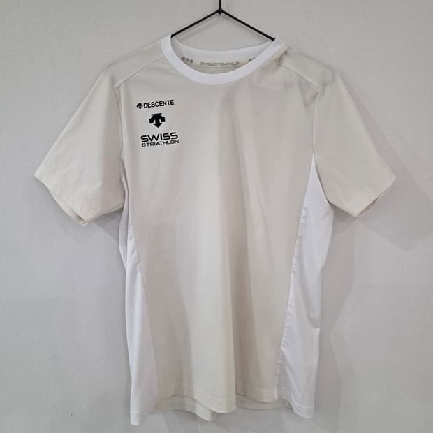 데상트 스위스 트라이애슬론 기능성 반팔티 S