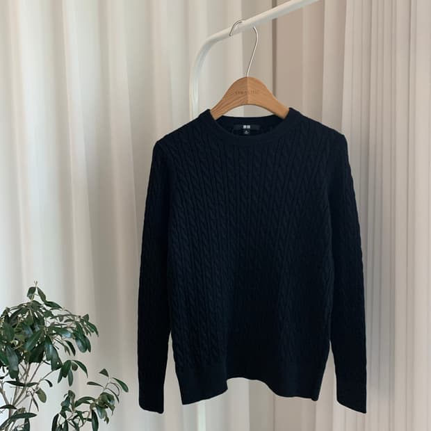 일본 유니클로 트위스트 패턴 라운드 니트