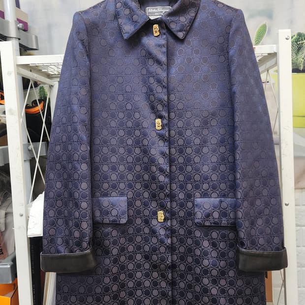 살바토레 페라가모 간치니 여성자켓 66 가죽트리밍 간절기 롱자켓 AD44