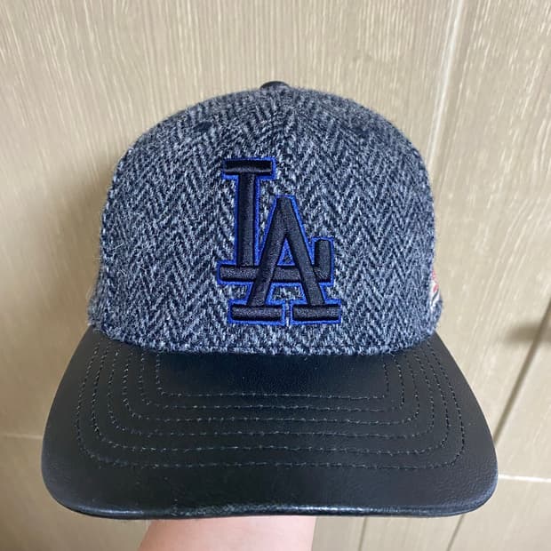 [MLB] 엠엘비 X 해리스트위드 헤링본 양가죽 스냅백 OS사이즈