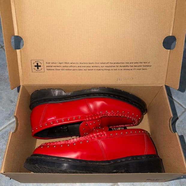 닥터마틴 x 슈프림 스터드 펜톤 로퍼 레드 260