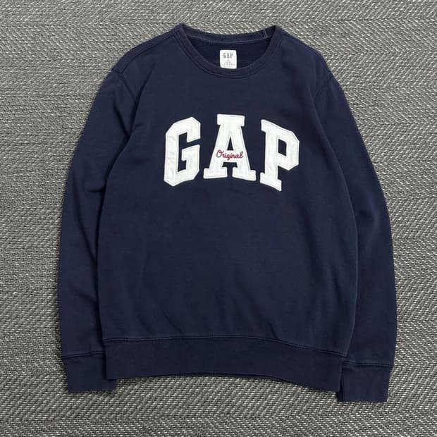 GAP  자수 패치 맨투맨 V0518