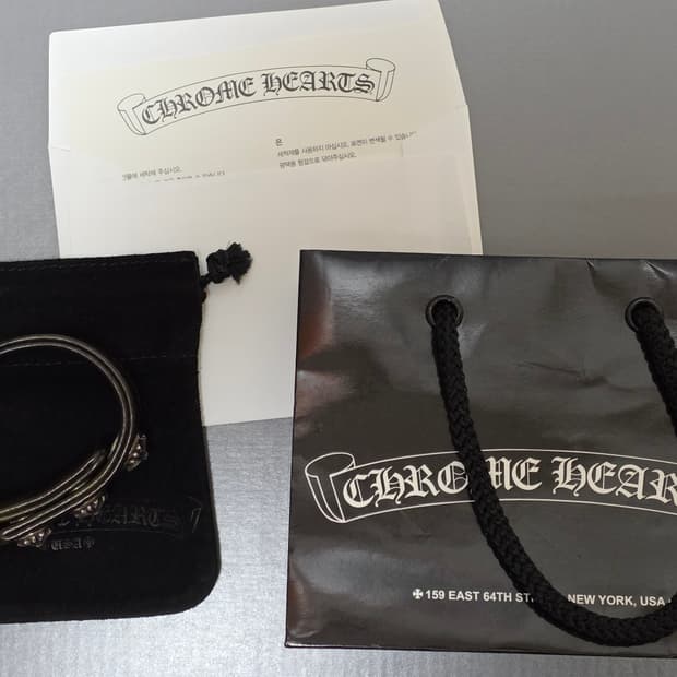 크롬하츠 크로스 3버튼 가죽 팔찌 카모