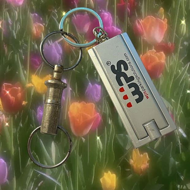 Vintage 90s Keyring