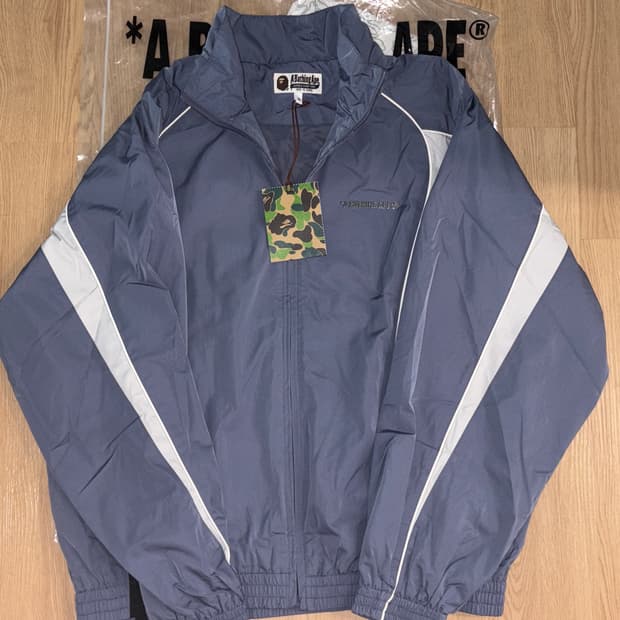 (새상품) 베이프 로고 나일론 트랙 재킷