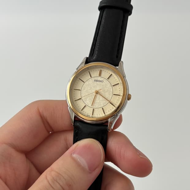 90s texture dial gold bezel quartz