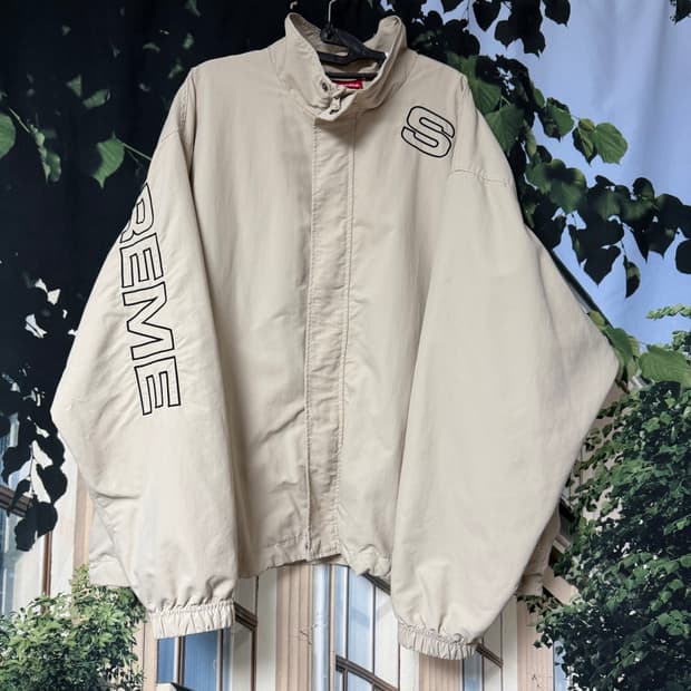 슈프림 스펠아웃 자수 트랙 자켓 샌드 23FW