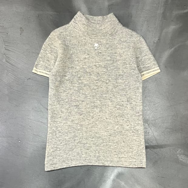  꾸레쥬 로고 하이넥 하프 니트 y16352