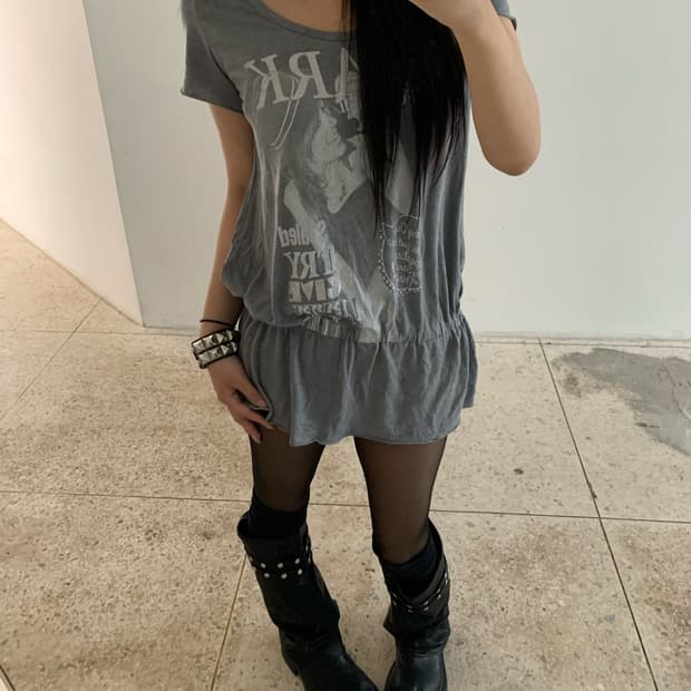 00‘s gray Portrait Graphic top