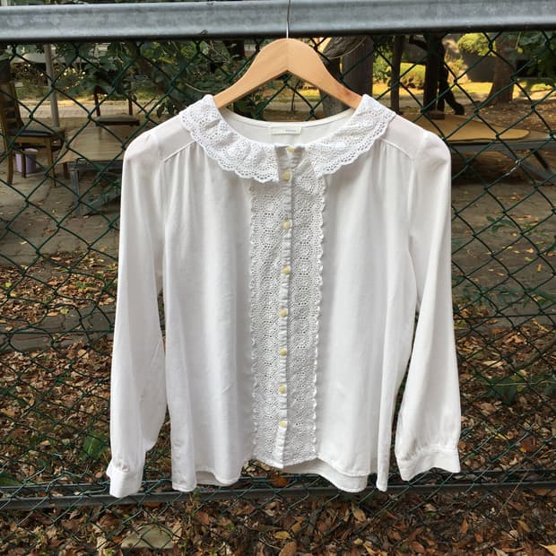 화이트 크로쉐 블라우스