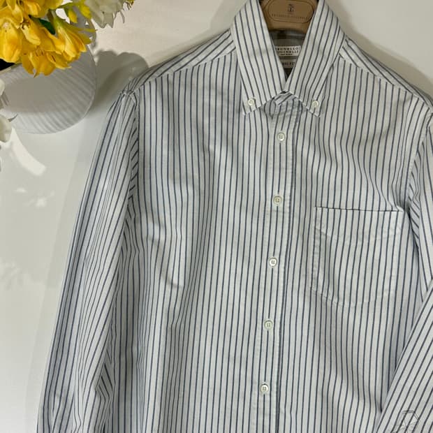 브루넬로 쿠치넬리 화이트 스트라이프 버튼다운 셔츠