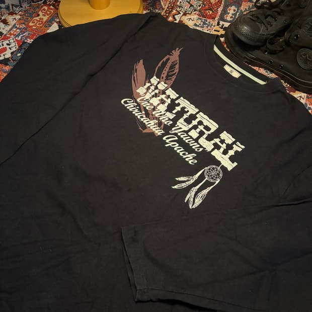 Vintage American featuring long sleeve