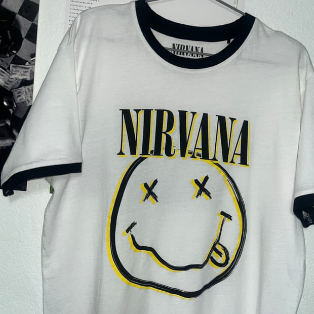 너바나 링거 티셔츠