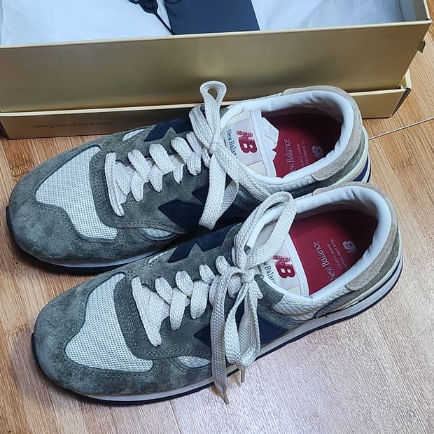 [275] 뉴발란스 990 v1 올리브