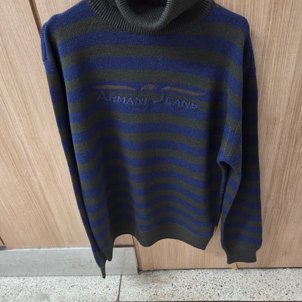 아르마니 자수 니트 100