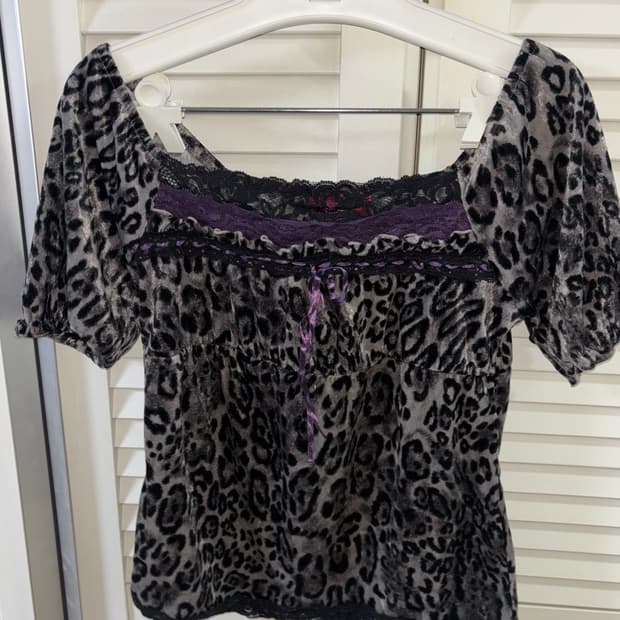 Cleo pearl 레오파드 블라우스 퍼플 호피 갸루 반팔 슬림핏
