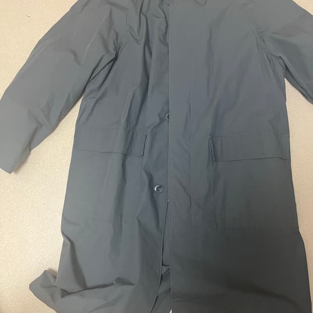 르메르 레인코트 48사이즈 판매합니다.