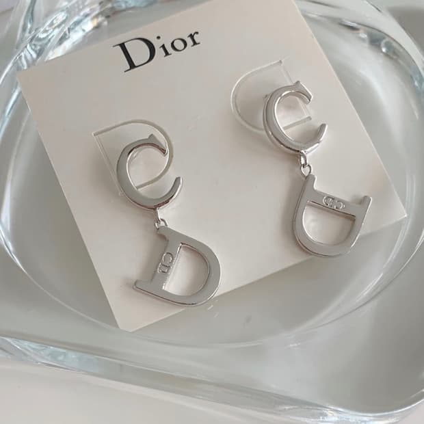 디올 CD로고 드롭 귀걸이