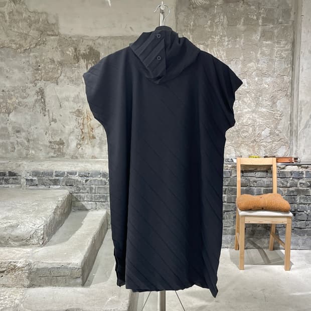 이세이 미야케 미 스톤 그레이 플리츠 폴라넥 하프 원피스