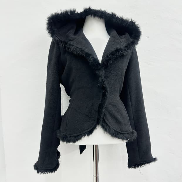 Black fur trimming back ribbon jacket