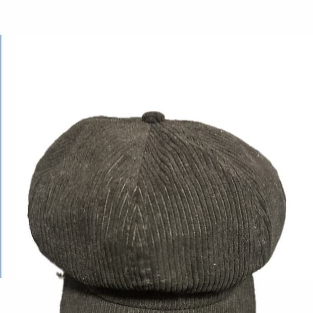 Black newsboy cap
