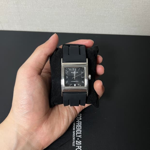 케네스콜 뉴욕 오버사이즈 스틸 탱크 캘린더 시계