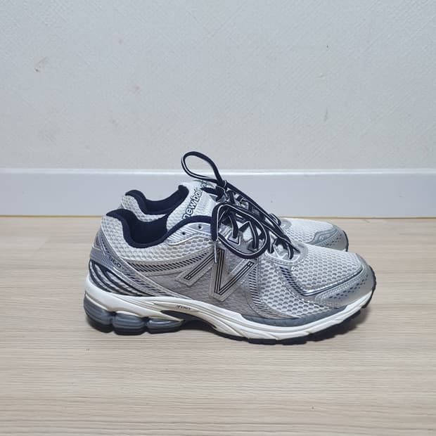 뉴발란스 860v2 운동화 270