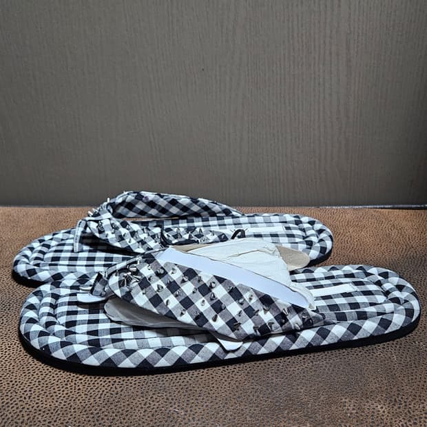 자라 체크원단 스터드 쪼리 슬리퍼(38) 새상품