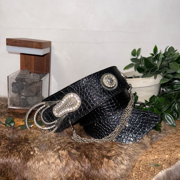 Black python oriental cubic chain belt