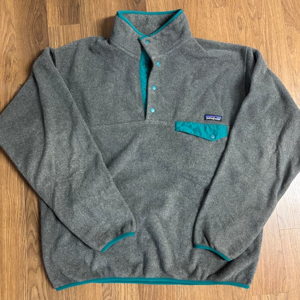 파타고니아 신칠라  니켈 L  판매합니다. (샤이아 라보프 착용 모델)